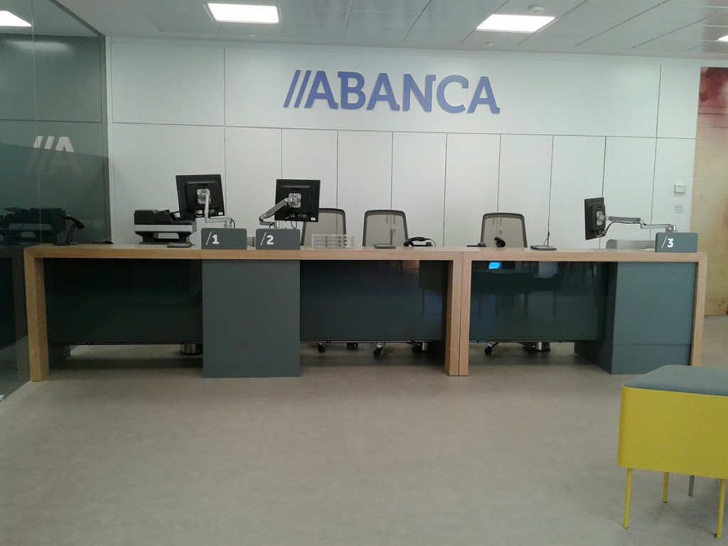 Reforma parcial y mejora de imagen de oficina Abanca en la Calle Benito Corbal de Pontevedra - Dicsa Construcción